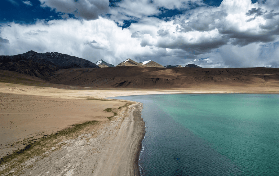 Panoramic landscape of the turquoise Tso Moriri lake and surrounding mountains, a key destination featured in our Leh Ladakh Itinerary guide