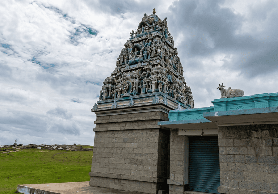 The historic Annamalaiyar Temple, one of the best places to visit in Yercaud, situated on a scenic hilltop.