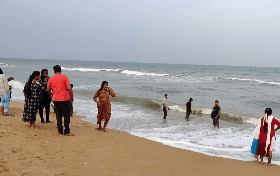 The broad sandy shore and crashing waves of Mahabalipuram Beach, featured as a top-ranked location on any list of best places to visit in Mahabalipuram, captured in sharp detail.