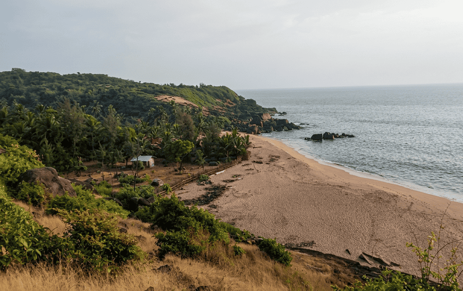 Beautiful beach view in Karwar, ideal for day trips when exploring the best places to visit Gokarna