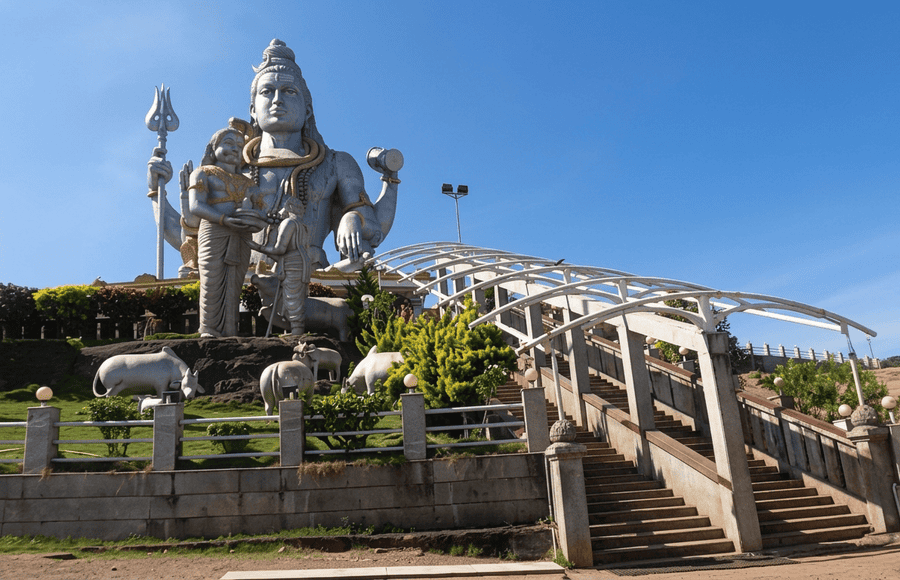Scenic view of the world's second tallest Shiva statue at Murudeshwar near Gokarna – a must-see best places to visit Gokarna attraction.